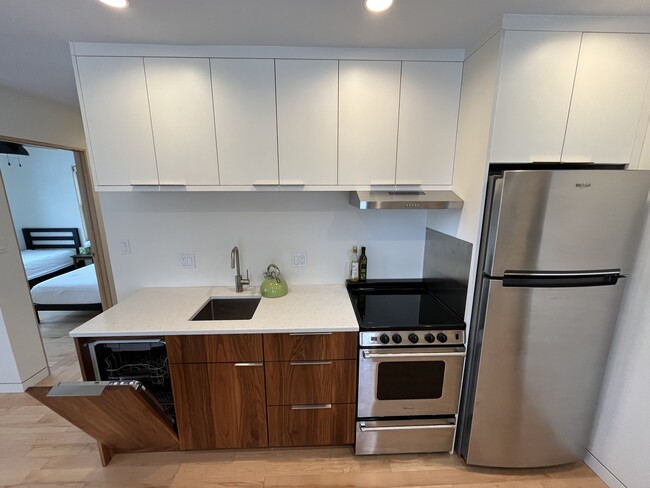 802 Heivly St, Decorah, IA 52101 - photo 2