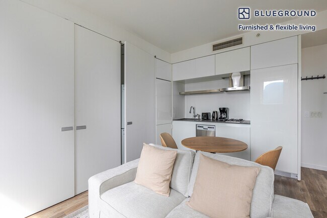 Cassa Residences unit FL38-ID2027, New York, NY 10036 - photo 3