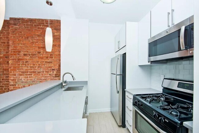 130 Barrow St unit 5, New York, NY 10014 - photo 4
