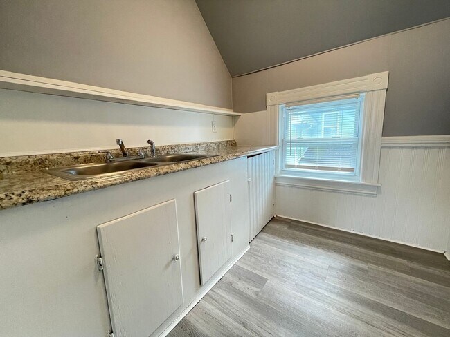 357 Wilson St unit 3, Manchester, NH 03103 - photo 5