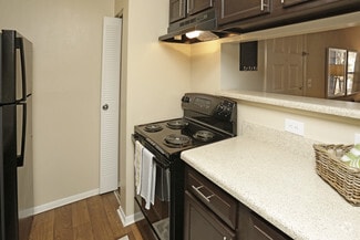 100 Old Holcomb Bridge Way, Roswell, GA 30076