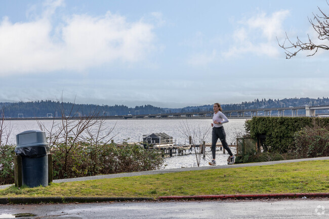 The spacious sidewalks on Lakeside Ave South provide runners in Leschi a safe place to exercise.