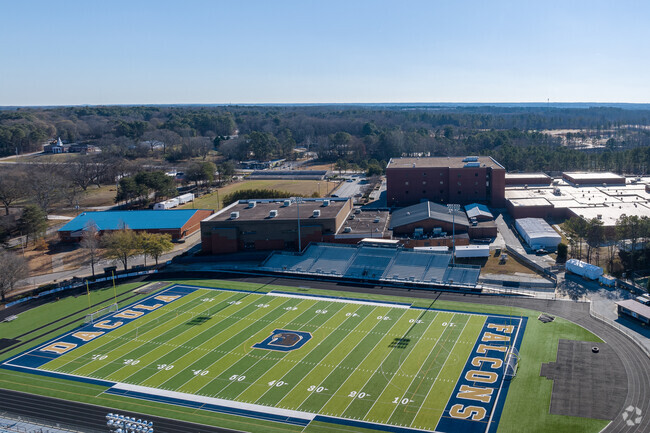 Dacula High School has over 1,000 students in its population.