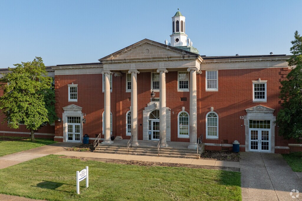 Washington Middle School has a 13 to 1 student to teacher ratio.