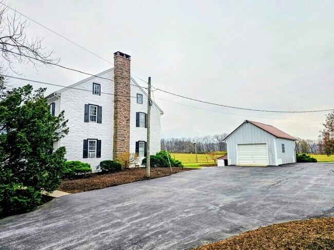 105 S Windy Mansion Rd, Reinholds, PA 17569 - photo 4