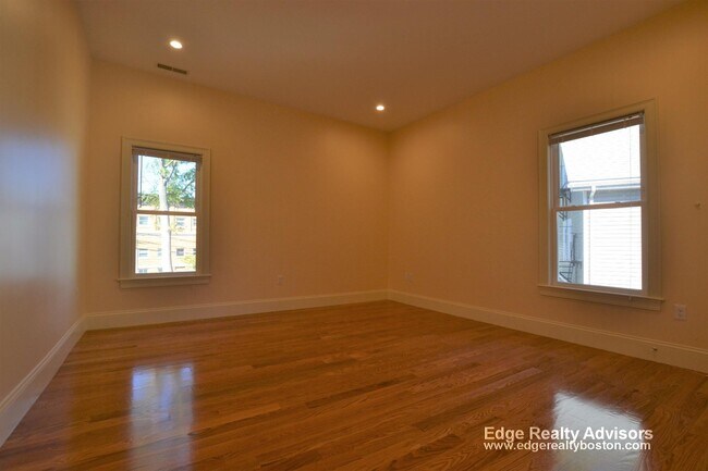 33 Pratt St unit 2, Allston, MA 02134 - photo 2