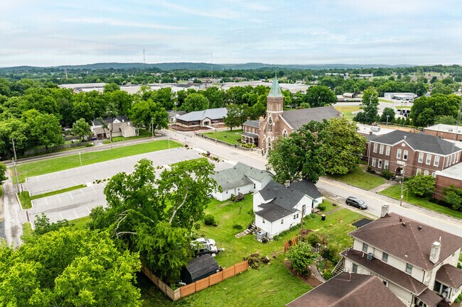 Delafield is a small tight knit community in Bowling Green.