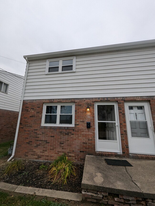 1363 Wertz Ave SW, Canton, OH 44710 - photo 2