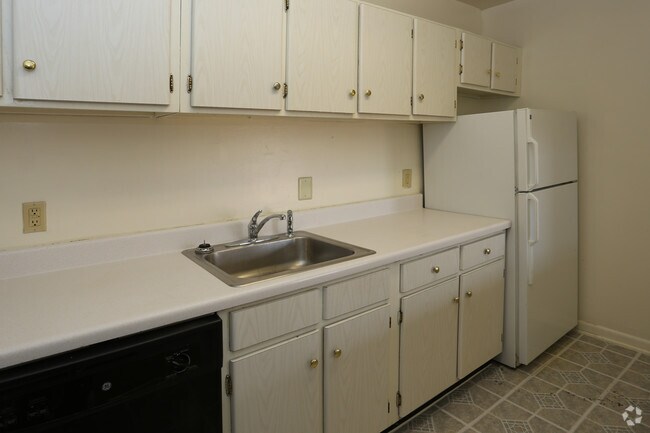 Edgewood Apartments, Hagerstown, MD 21740 - photo 6
