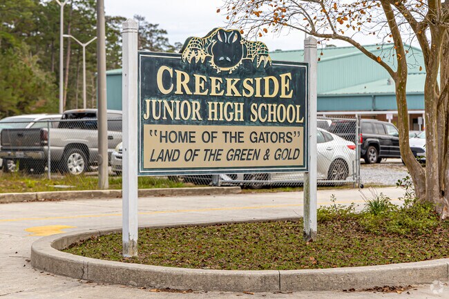 Creekside Junior High School has a B- grade from Niche.