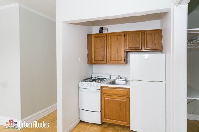 717 W Belmont Ave unit A09C, Chicago, IL 60657 - photo 2