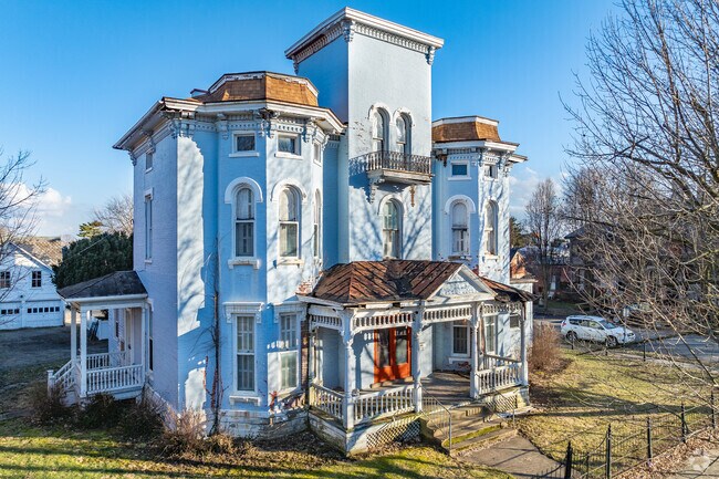 Beautiful Victorian homes can be found in the downtown area of Circleville.