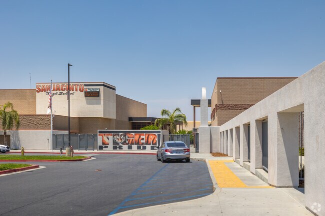 San Jacinto High School serves River students with Tiger Pride.