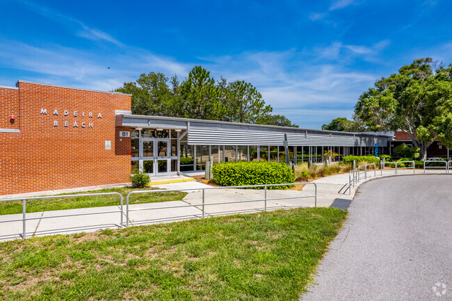 Madeira Beach Fundamental K-8 Entrance