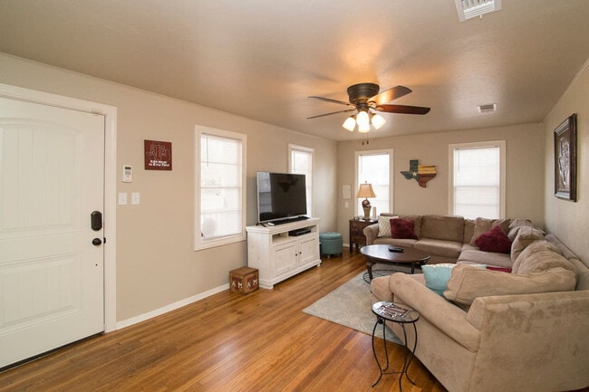 108 Park Place unit ID1328063P, College Station, TX 77840 - photo 5