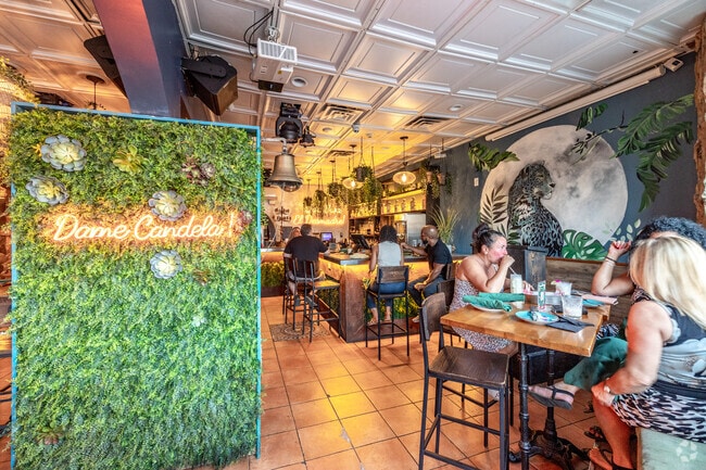 El Mexicano Gastro Cantina serves fresh drinks, delicious food in Middle Village, NJ.