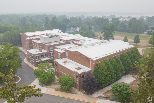 Aerial overview of Wealthy Elementary school on Lake Dr in East Grand Rapids.