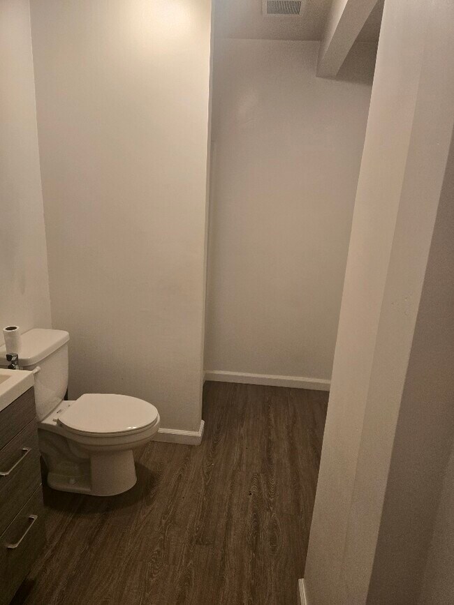 7253 Capps Ave, Reseda, CA 91335 - photo 3