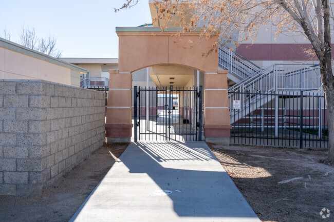 The student-teacher ratio at Columbia Elementary is 24:1.