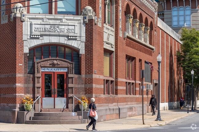 Those working in Downtown Williamsport will love the short commute from Faxon.