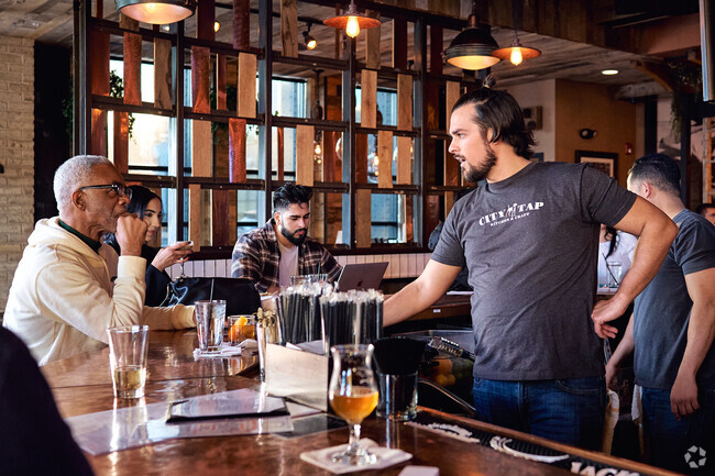 Ashbrook is minutes away from exciting restaurants and nightlife in One Loudoun.