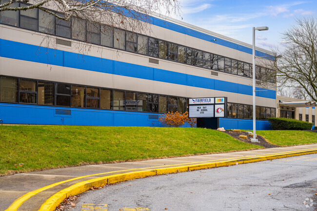 Fairfield Elementary School receives an overall Niche grade of C.