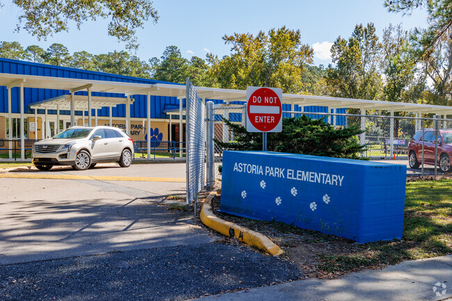 Astoria Park Elementary School - signage
