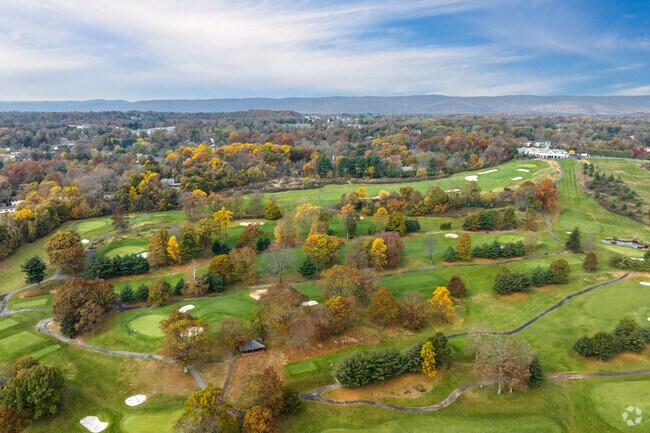 New York Country Club offers scenic fairways and golf in New Hempstead, New York.