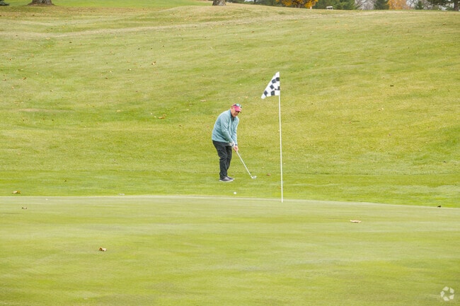 Kernoustie Golf Club is a favored destination for golfers  in Mount Vernon.