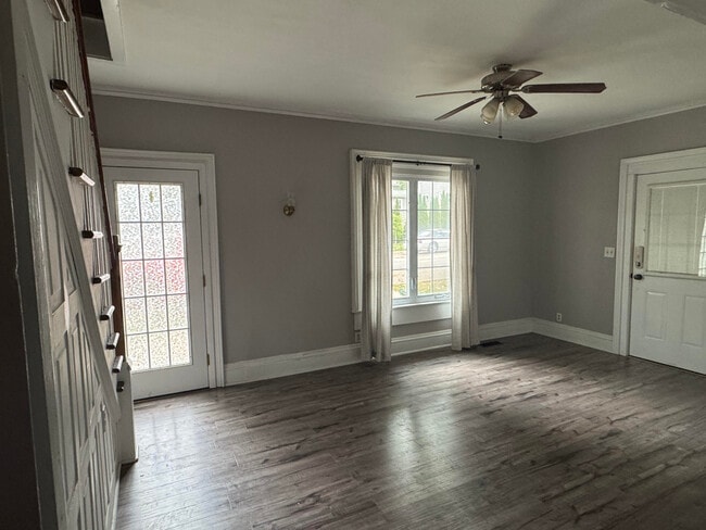 253 Jefferson St, Valparaiso, IN 46383 - photo 4