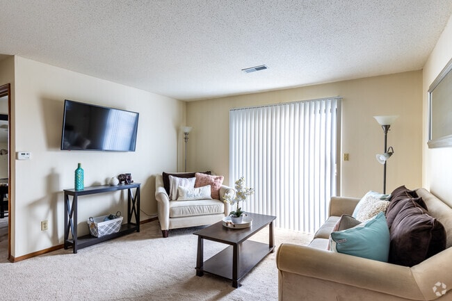 Forest Village, Columbia, MO 65203 - photo 2