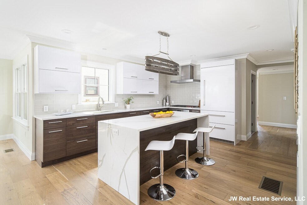 23 Winslow Rd unit 2, Brookline, MA 02446 - photo 1