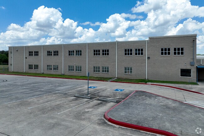 Miller Point Elementary School back parking lot.