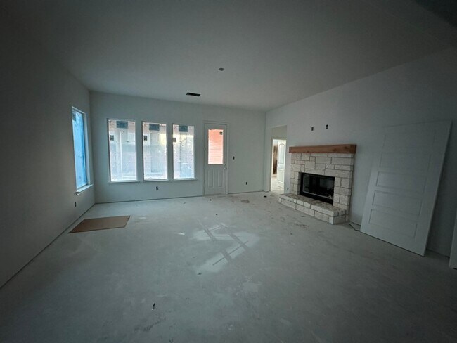 1228 Sabine River Ln, Springtown, TX 76082 - photo 5