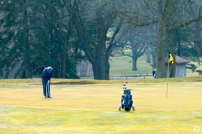 Silver Lake Country Club offers an astounding 45 holes at its golf course.