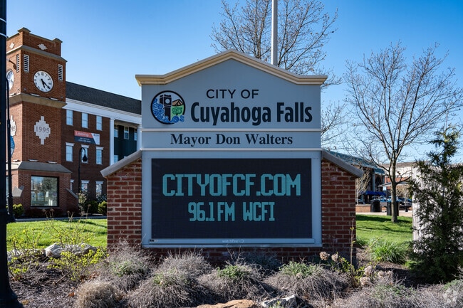 Northmoreland is a neighborhood located in Cuyahoga Falls, Ohio.