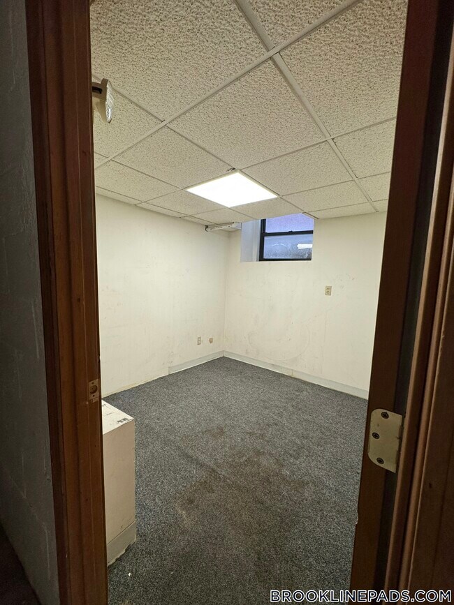 1247 Beacon St Unit 1A, Brookline, MA 02446
