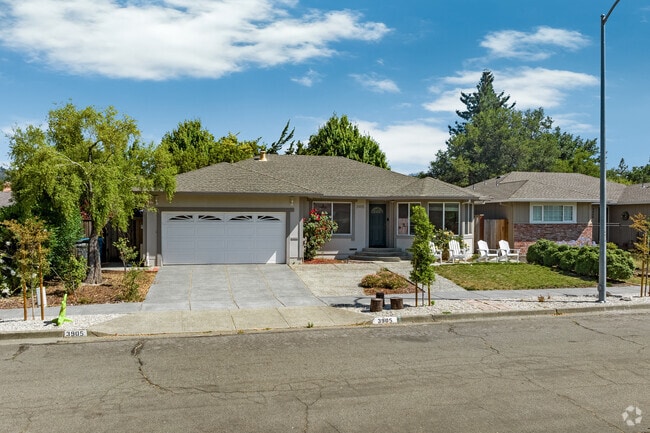 Middle Rincon is a quiet and well-kept neighborhood in Santa Rosa, CA.