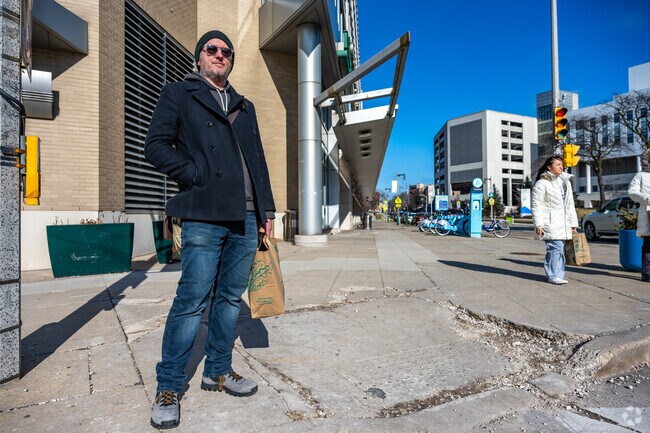 Murray Hill residents can find two walkable grocery locations.