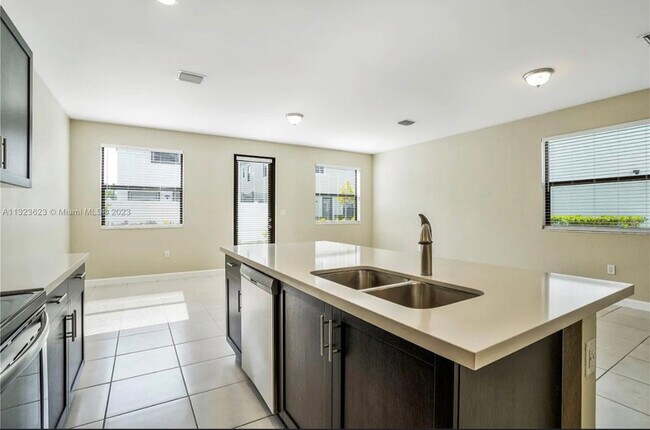 3440 W 110th St, Hialeah, FL 33018 - photo 6