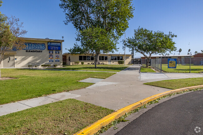 Linton T. Simmons Elementary School, Rankings & Reviews - Homes.com