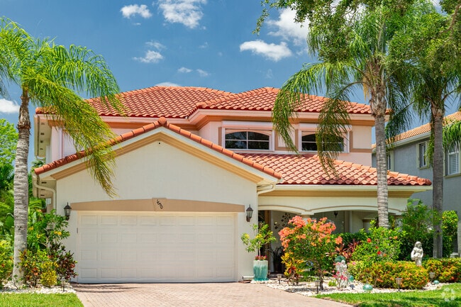 Mediterranean style homes with nicely landscaped yards are common in Orangetree.