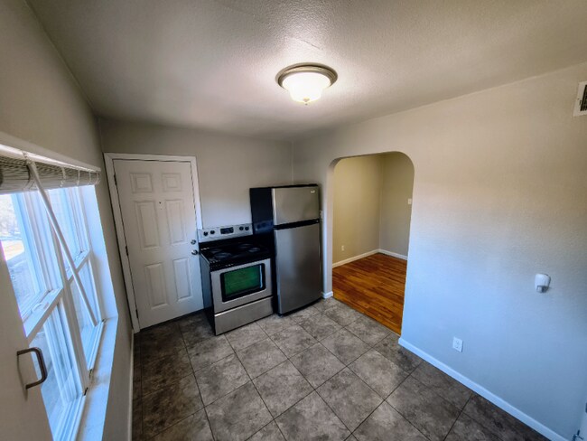1114 Madison St unit 2, Jefferson City, MO 65101 - photo 5