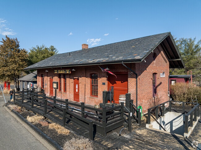 Plan B Burger Bar serves craft burgers near Simsbury Center.