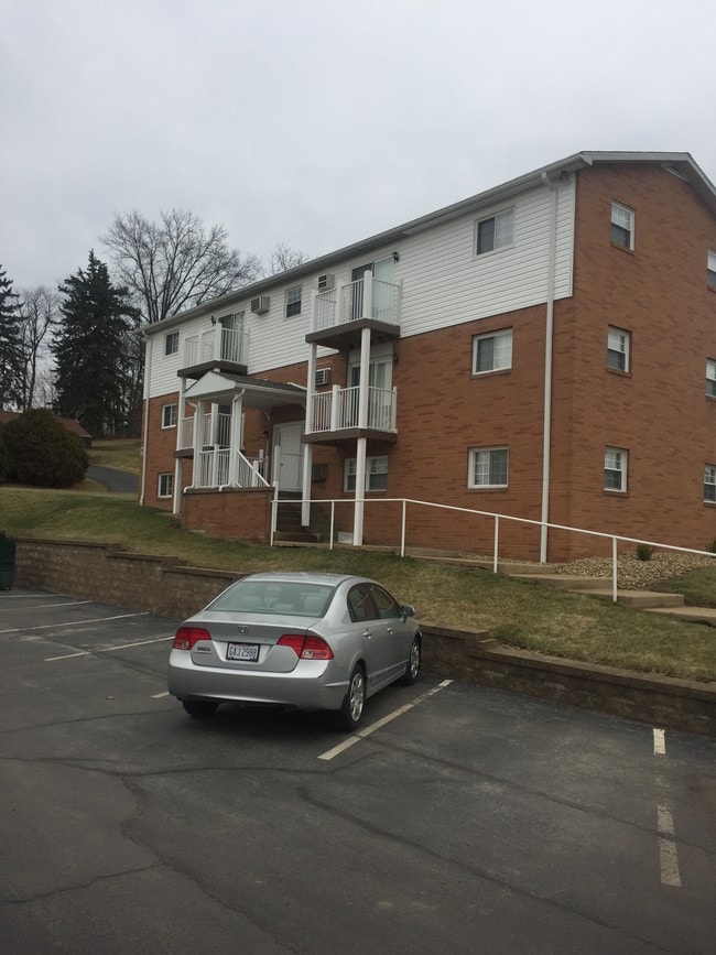 816 Cain St Unit Apartment, East Liverpool, OH 43920