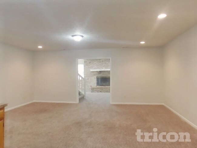 5220 Tamarisk Ct, Indianapolis, IN 46237 - photo 3