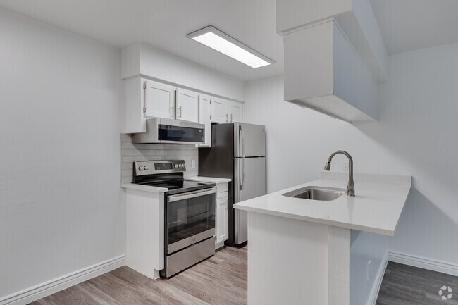 1BR, 1BA - 580SF - Kitchen