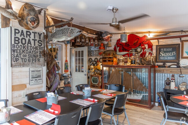 Red Eyed Crab in Downe Township serves classic seafood baskets near the Delaware Bay.