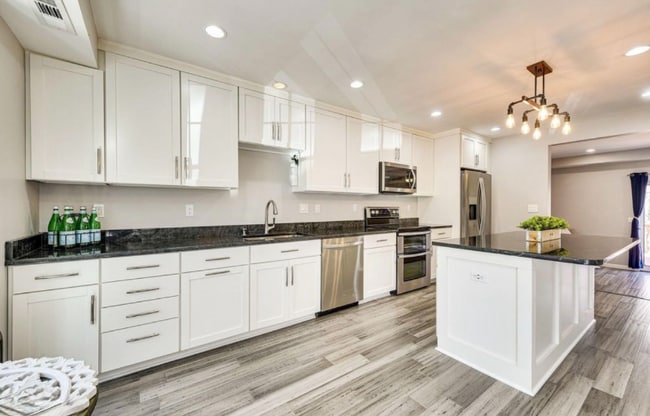 5338 Anchor Ct, Fairfax, VA 22032 - photo 3