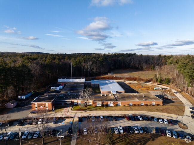Londonderry Elementary School located in the town of Londonderry, NH serves grades 1-5.